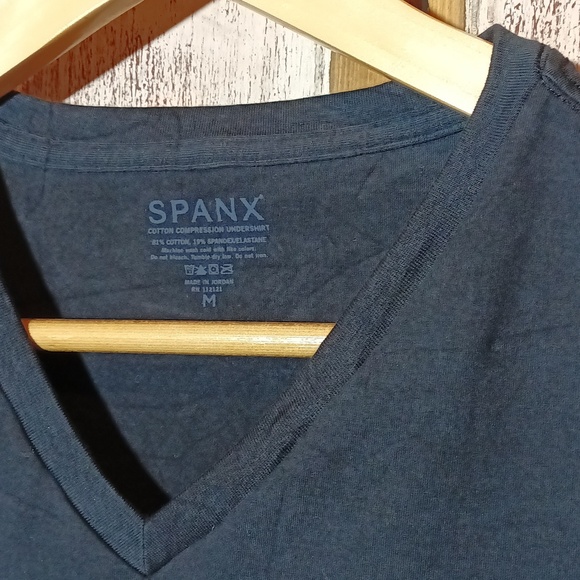 Spanx compression v-neck undershirt black short sleeve shape wear M - Picture 2 of 8